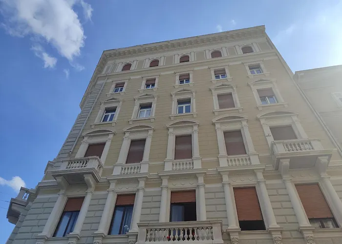 Triestecenter Rooms&Apartments - Colori Di