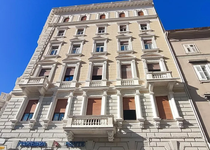 Triestecenter Rooms&Apartments - Colori Di
